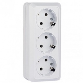 Розетка 3-местная 16А с заземлением белая "Рим" EKF